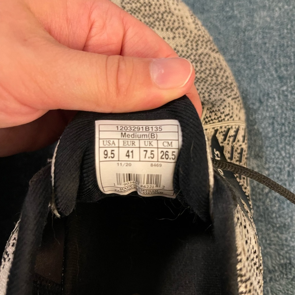 BROOKS RUNNING SHOES - Picture 3 of 3